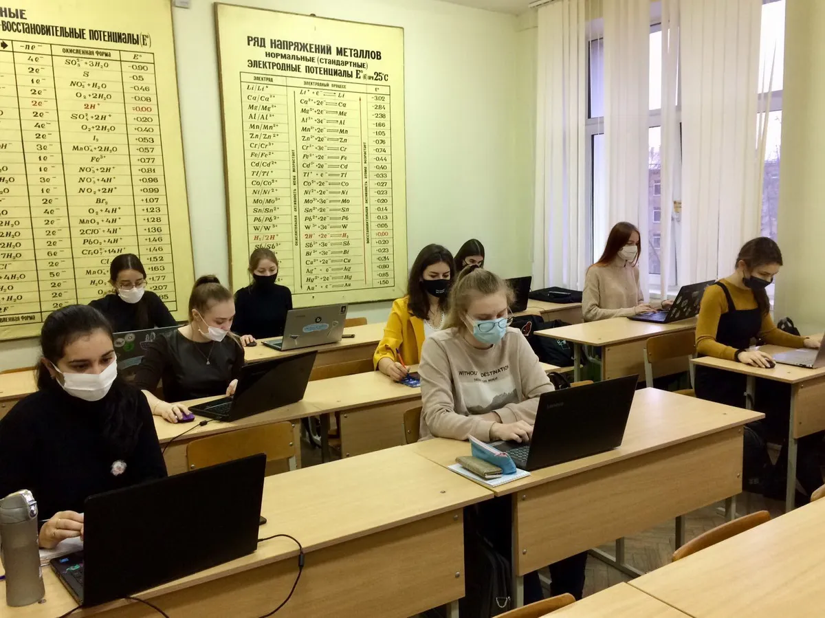 Студенты БелГУТа стали победителями республиканской олимпиады по таможенному декларированию